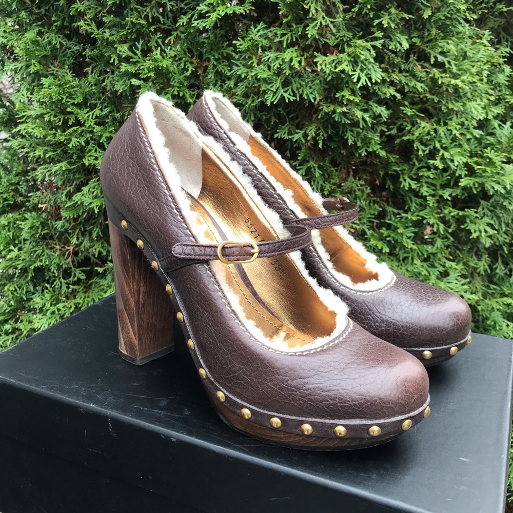 DOLCE & GABBANA Mary Janes heels.